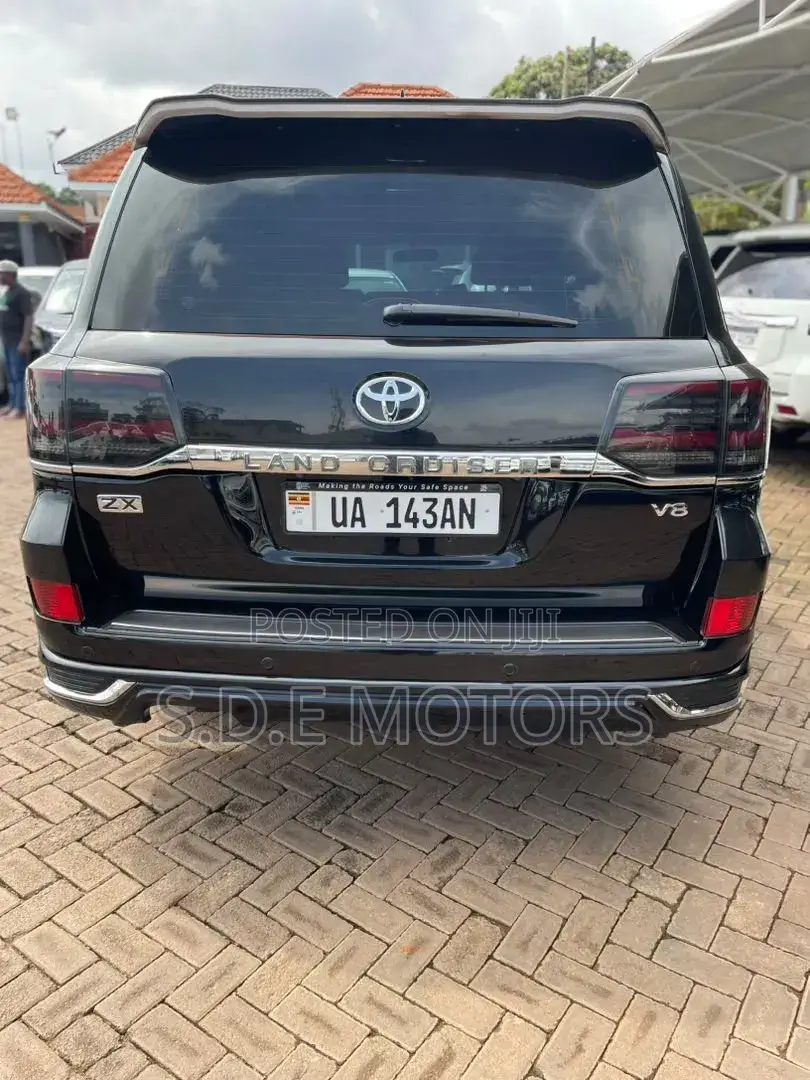 Toyota Land Cruiser 4.6 V8 ZX 2016 Black