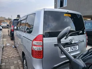 Toyota Noah 2011 Silver