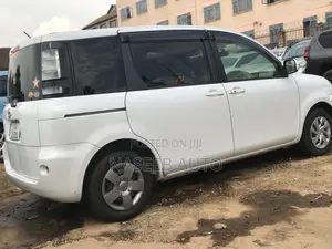 Toyota Sienta 2010 White
