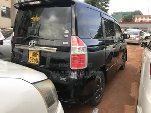Toyota Noah 2009 Black
