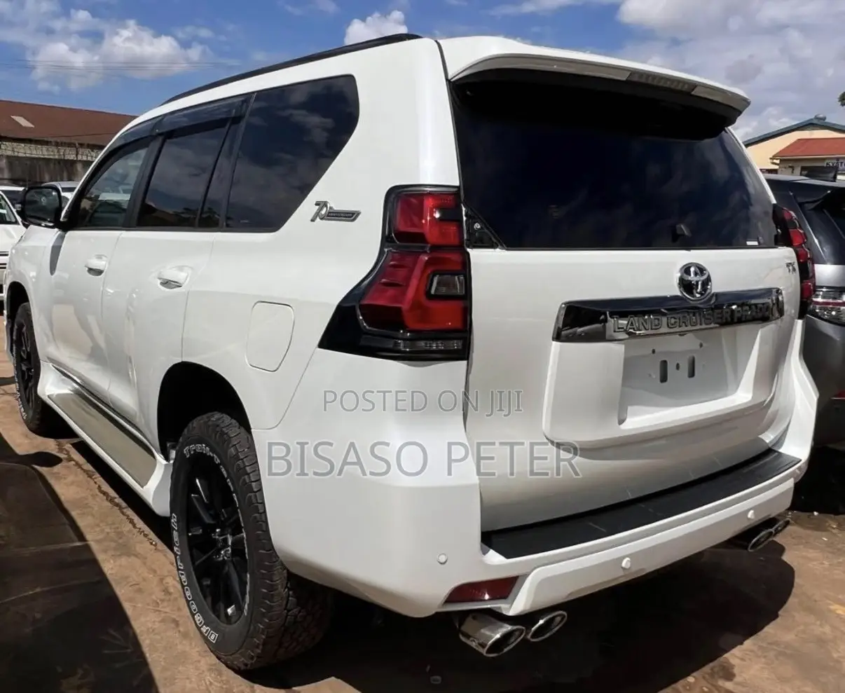 Toyota Land Cruiser Prado 2.8 2022 White