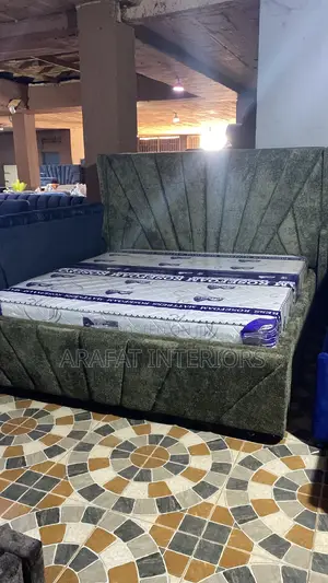 Bold Luxurious! This Stunning Velvet Tufted Bed