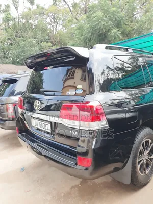 Toyota Land Cruiser 4.6 V8 AX 2010 Black