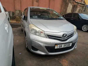 Toyota Vitz 2011 Silver