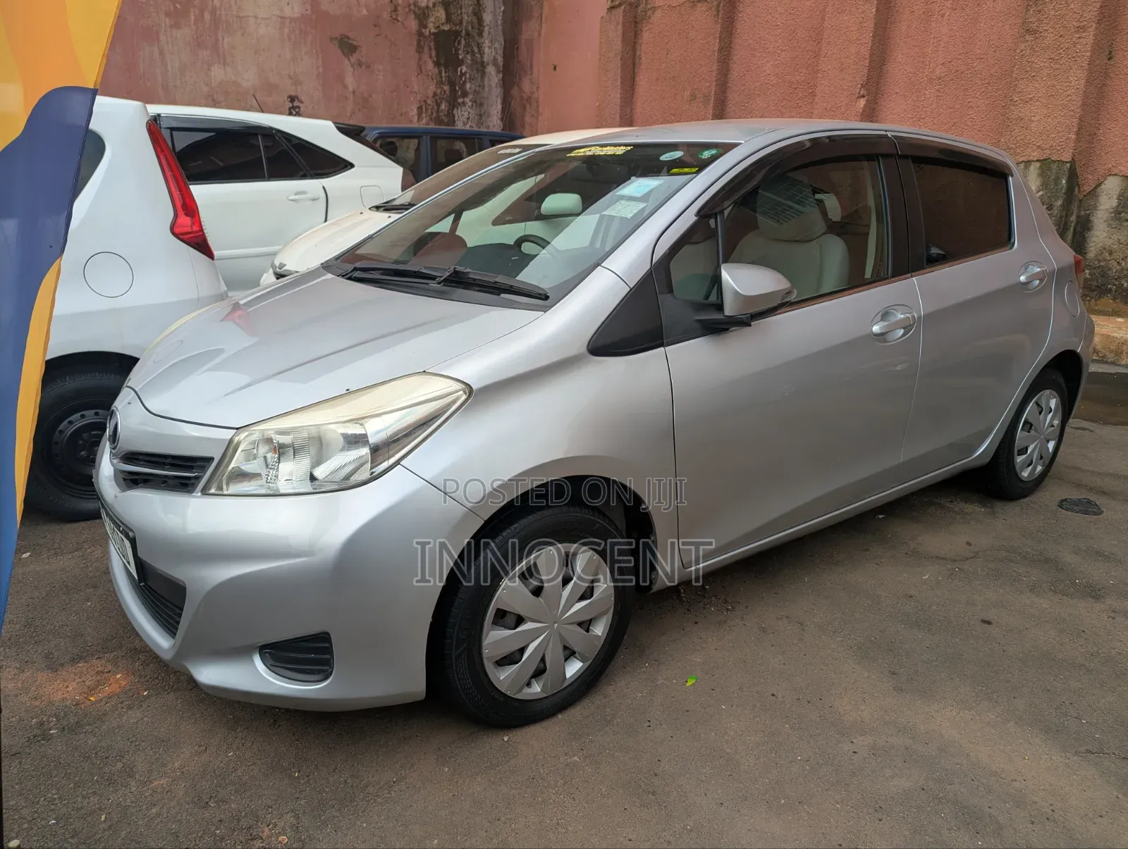 Toyota Vitz 2011 Silver