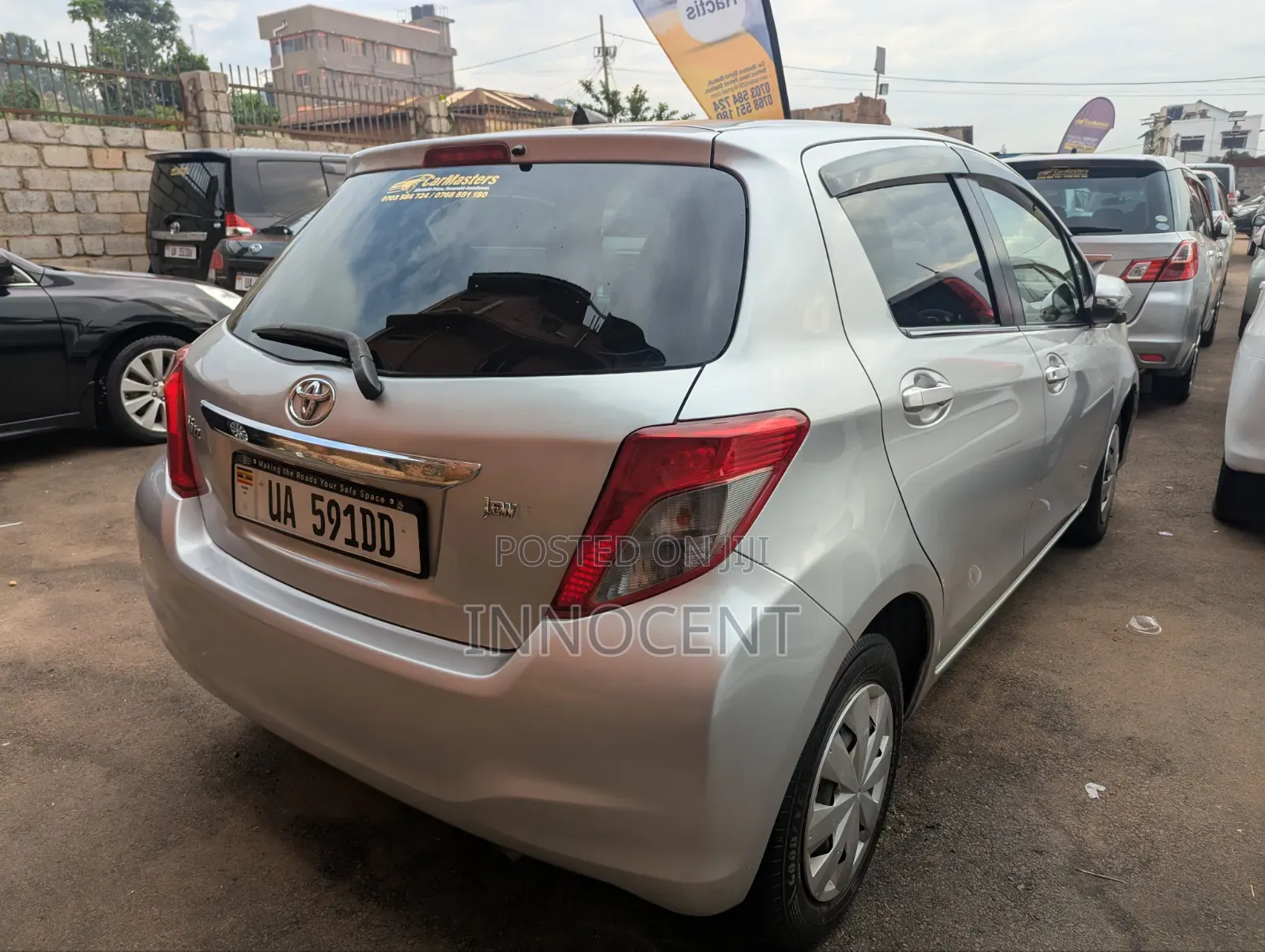 Toyota Vitz 2011 Silver
