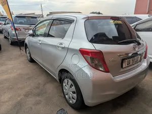 Toyota Vitz 2011 Silver