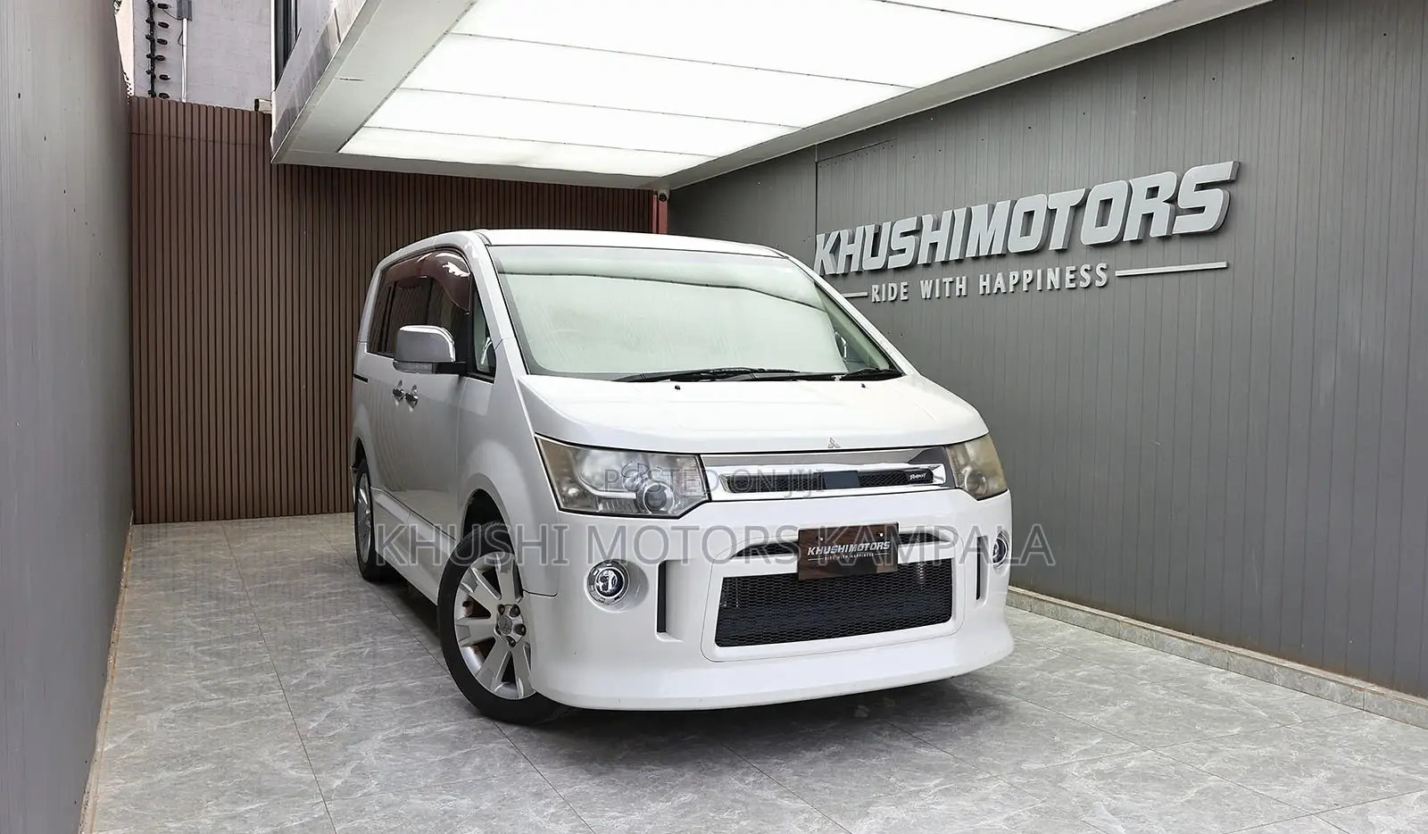 Mitsubishi Delica D:5 2013 White