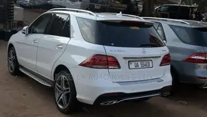 Mercedes-Benz GLE-Class 2017 Off white