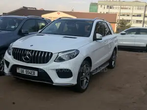 Mercedes-Benz GLE-Class 2017 Off white