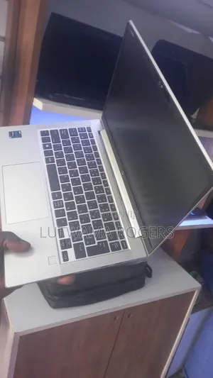 Laptop HP EliteBook 640 G10 16GB Intel Core i7 SSD 256GB