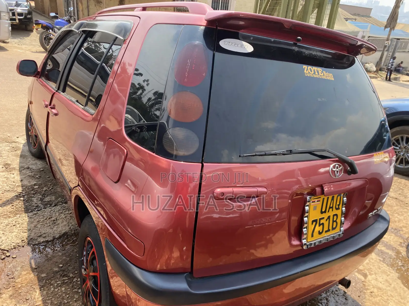 Toyota Raum 2008 Red