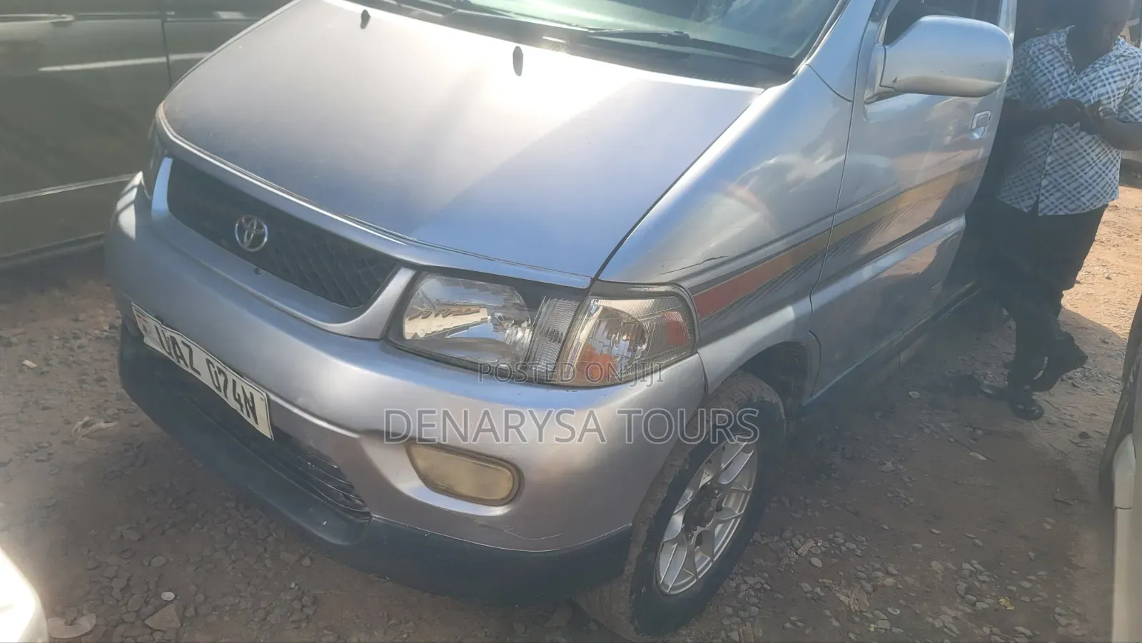 Toyota Regius 2000 Silver