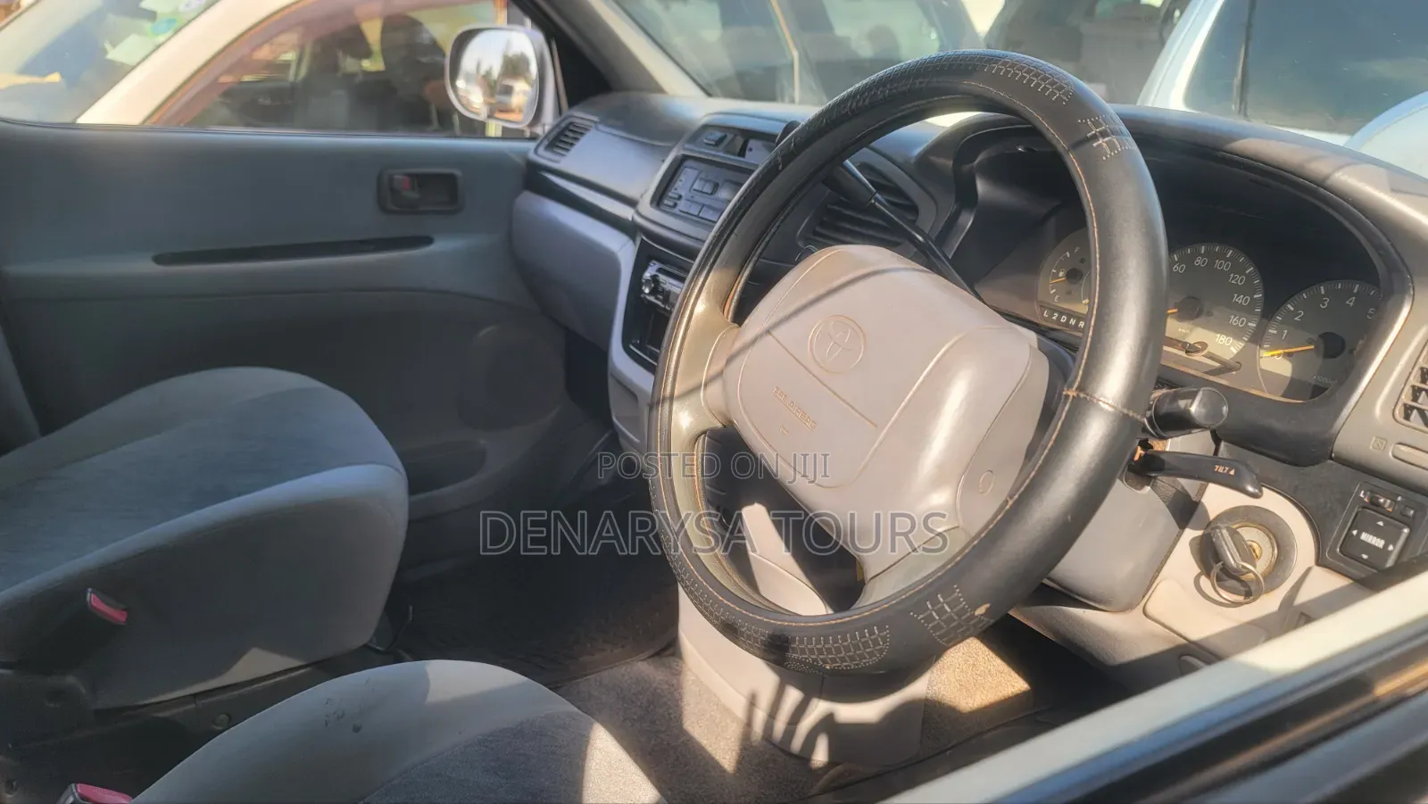 Toyota Regius 2000 Silver