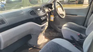 Toyota Regius 2000 Silver