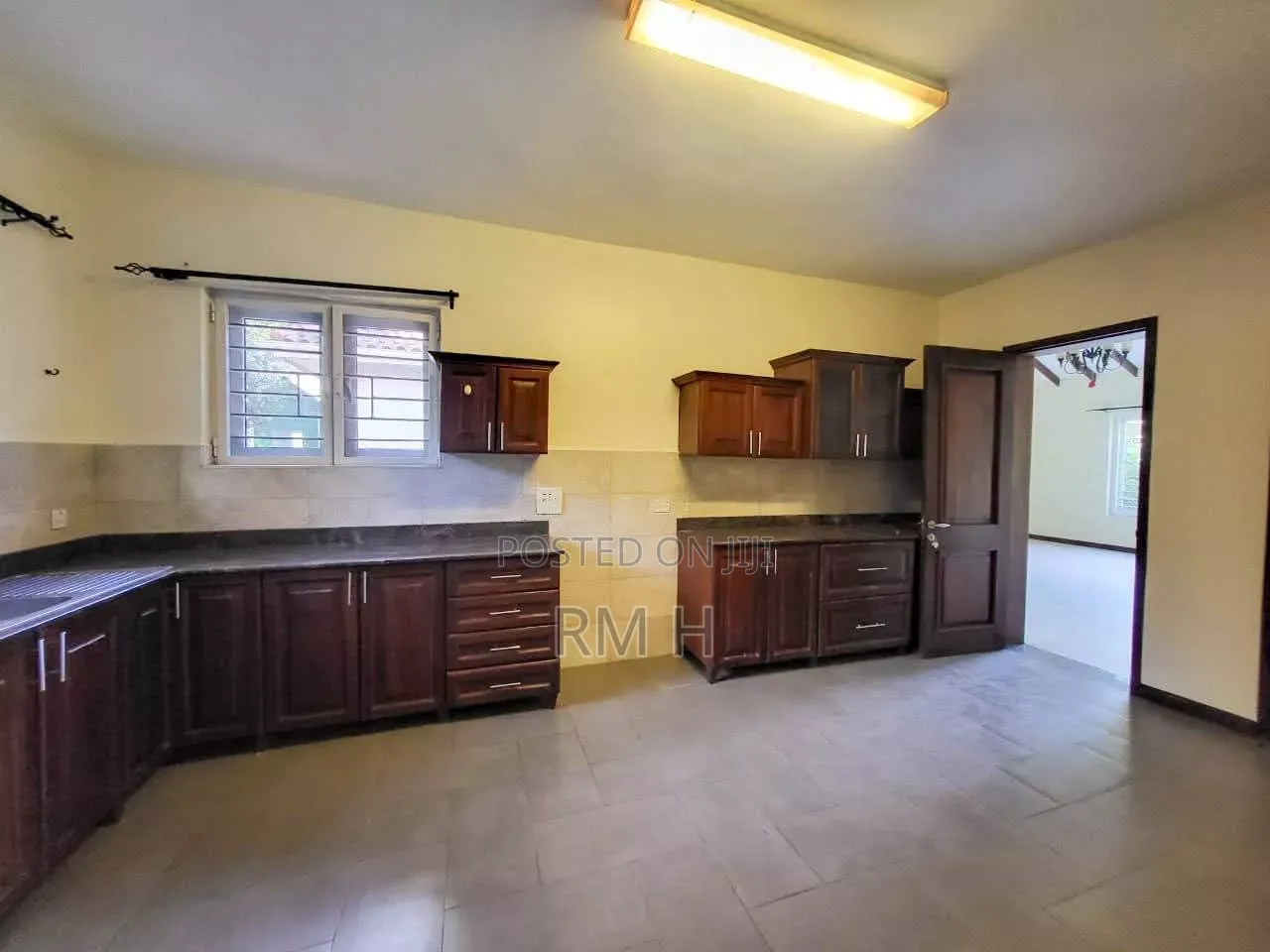 4bdrm Bungalow in Kansanga, Central Division for rent