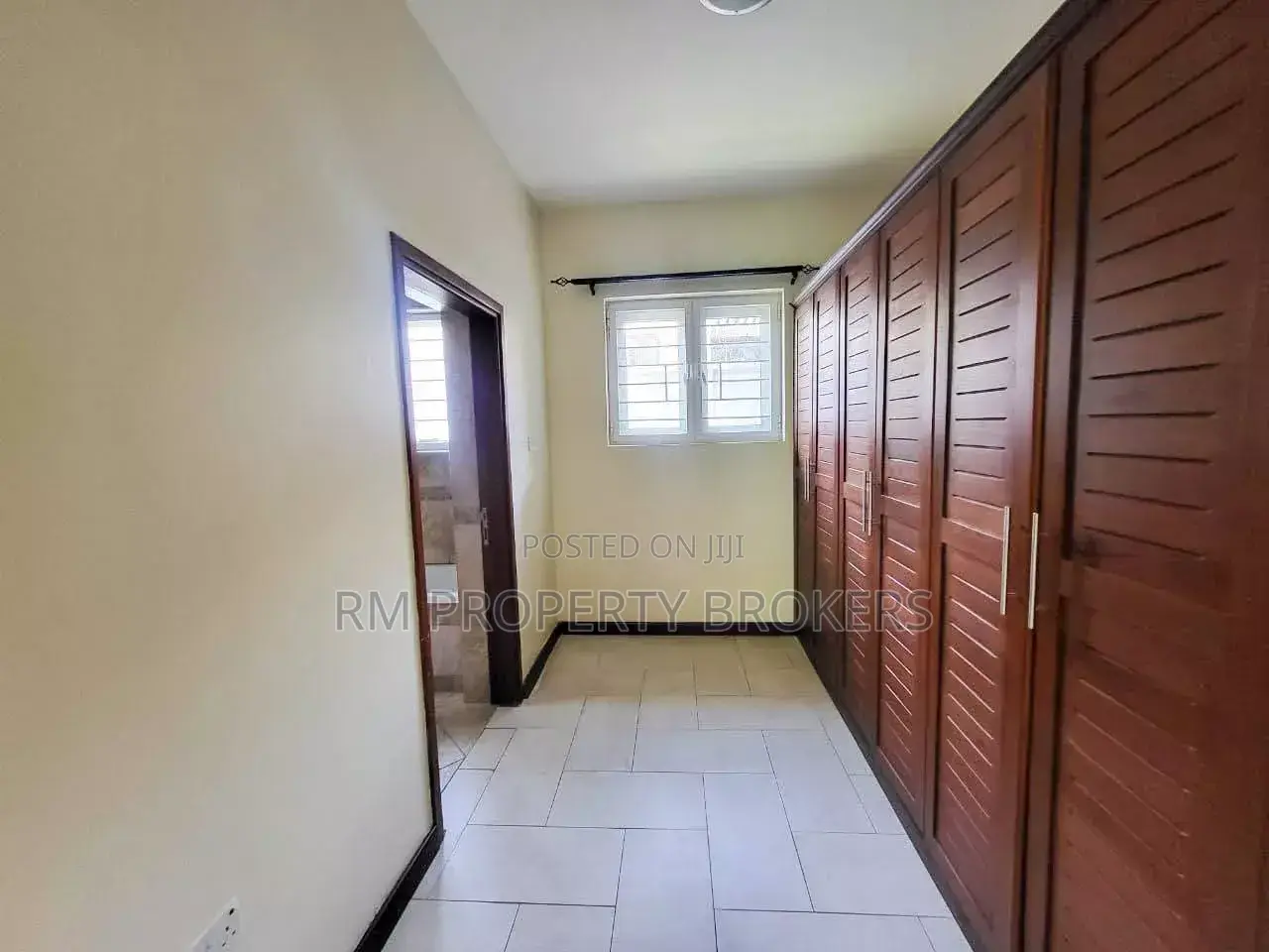 4bdrm Bungalow in Kansanga, Central Division for rent