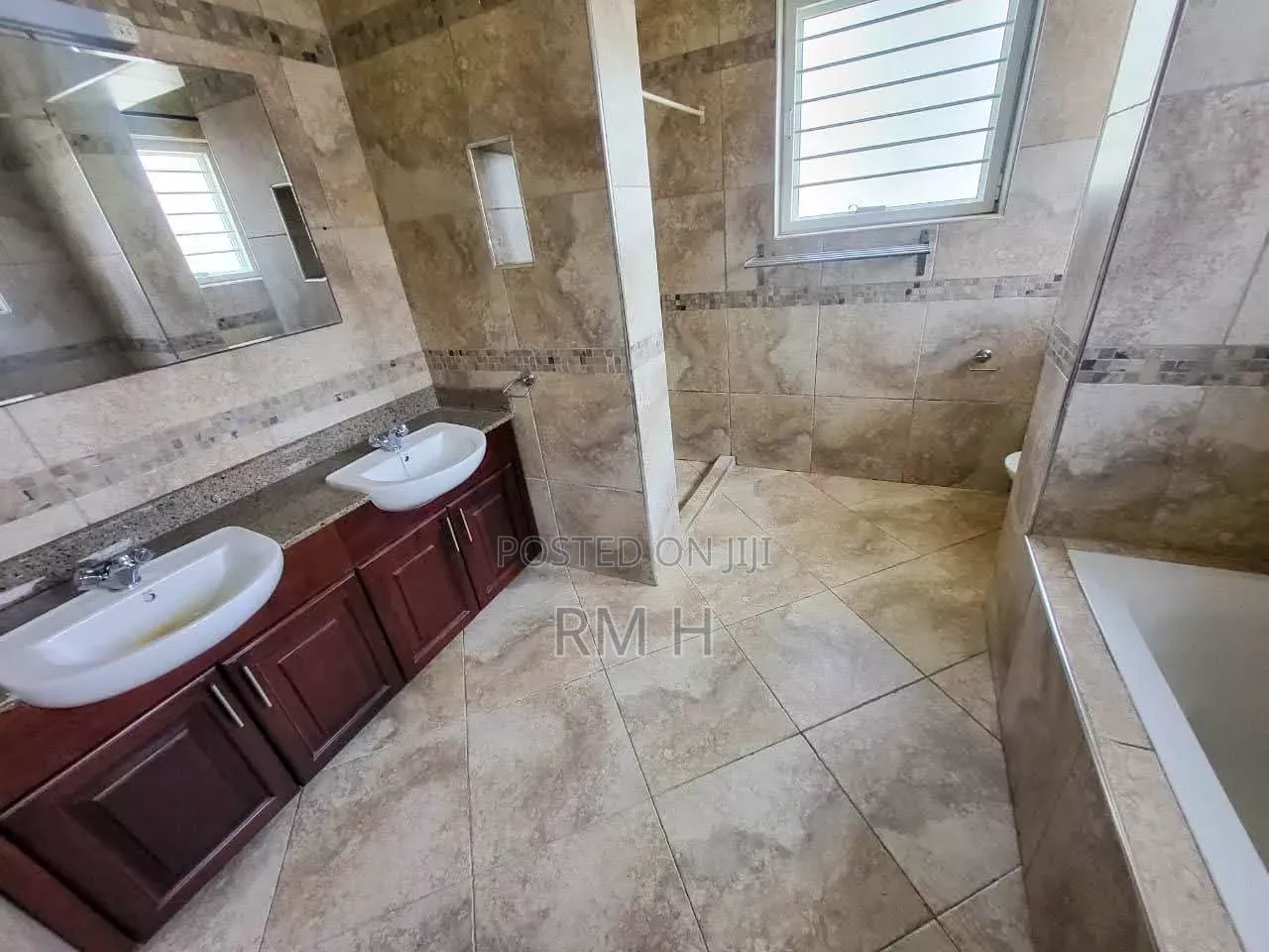 4bdrm Bungalow in Kansanga, Central Division for rent