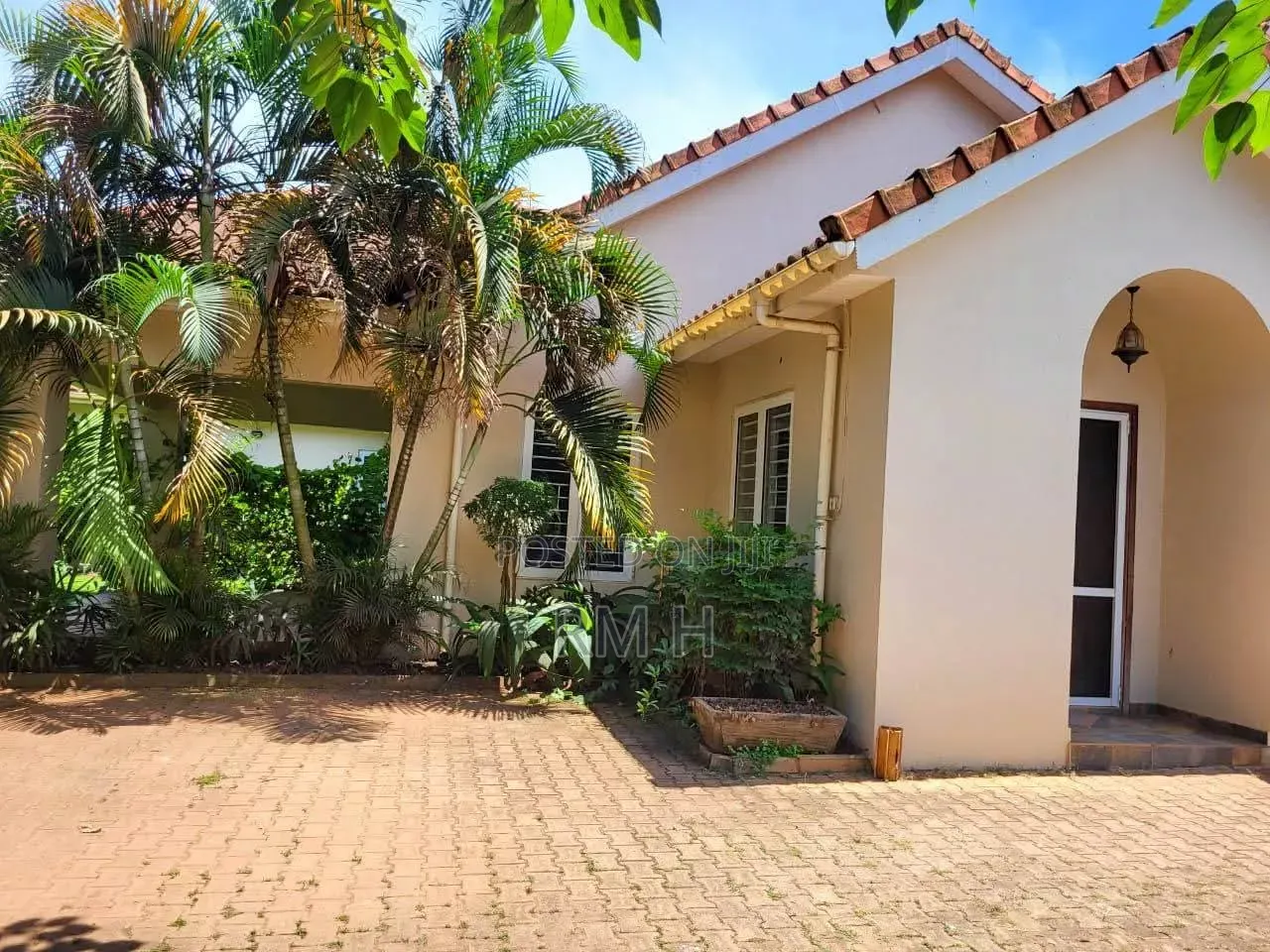 4bdrm Bungalow in Kansanga, Central Division for rent