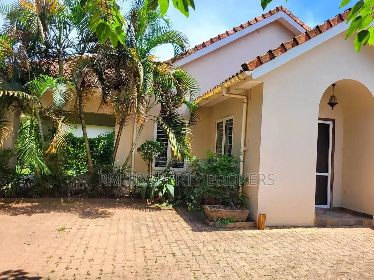 4bdrm Bungalow in Kansanga, Central Division for rent