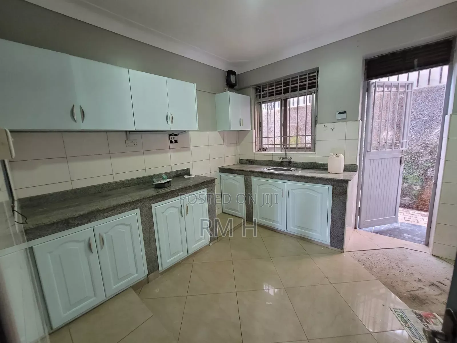 4bdrm Duplex in Muyenga, Central Division for rent
