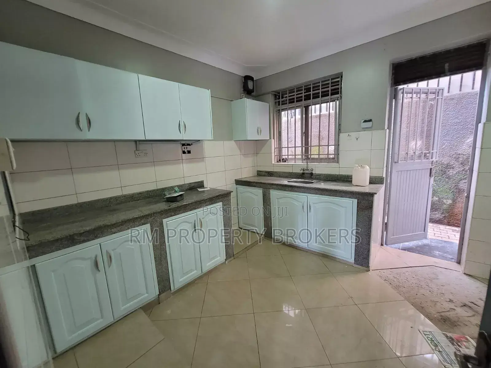 4bdrm Duplex in Muyenga, Central Division for rent