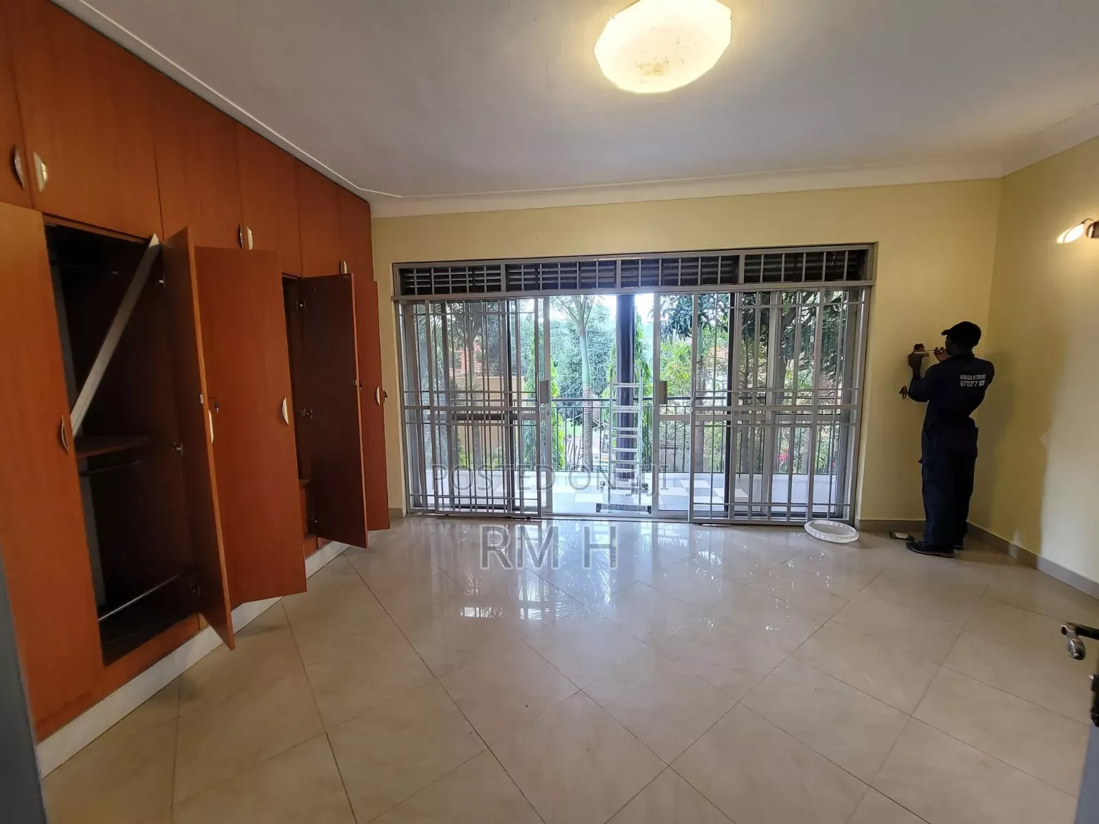 4bdrm Duplex in Muyenga, Central Division for rent