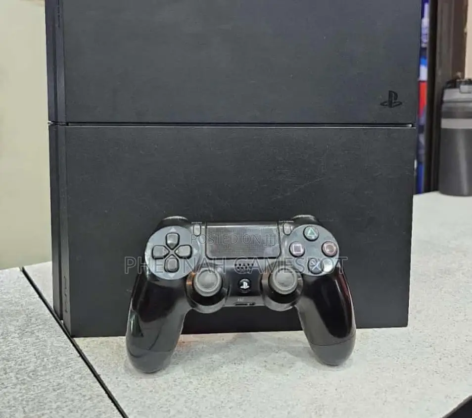 Ps4 Standard Gaming Bundle With 2 Pads and Many Titles.