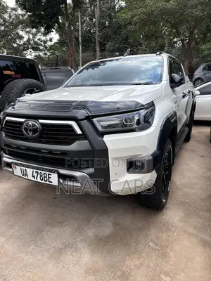 Toyota Hilux 2016 Pearl