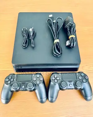 Chipped Ps4 Slim Ready for Action With Two Controllers