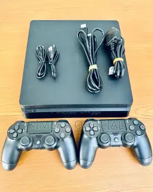 Chipped Ps4 Slim Ready for Action With Two Controllers