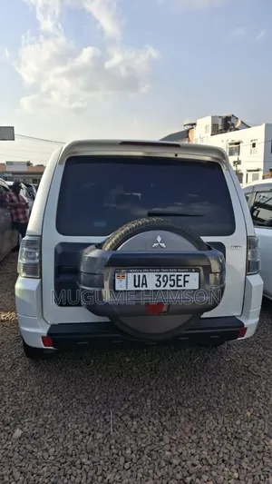 Mitsubishi Pajero 2010 White