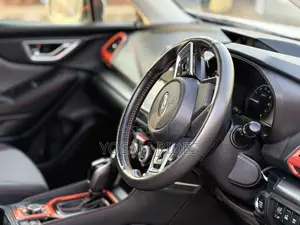Subaru Forester Premium AWD 2020 White