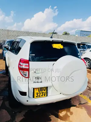 Toyota RAV4 2.5 2010 White