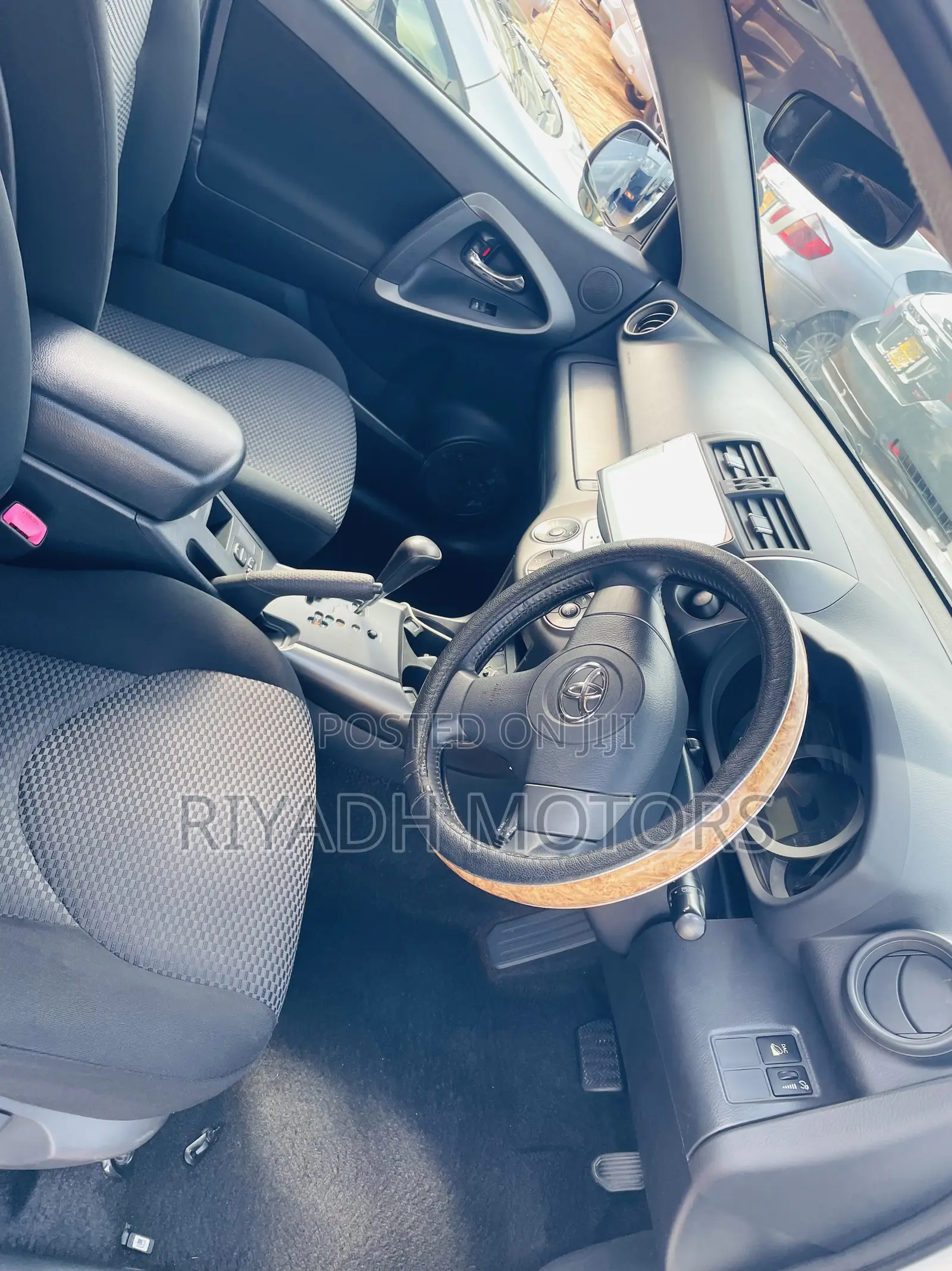 Toyota RAV4 2.5 2010 White