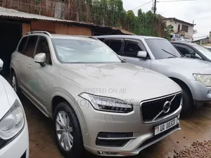 Volvo XC90 T5 Momentum AWD (2.0L 4cyl 8A) 2017 Gold