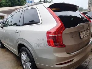Volvo XC90 T5 Momentum AWD (2.0L 4cyl 8A) 2017 Gold