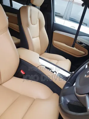 Volvo XC90 T5 Momentum AWD (2.0L 4cyl 8A) 2017 Gold