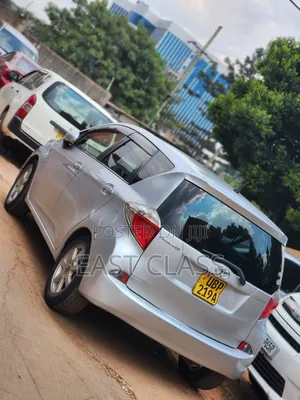 Toyota Ractis 1.5 FWD 2014 Silver