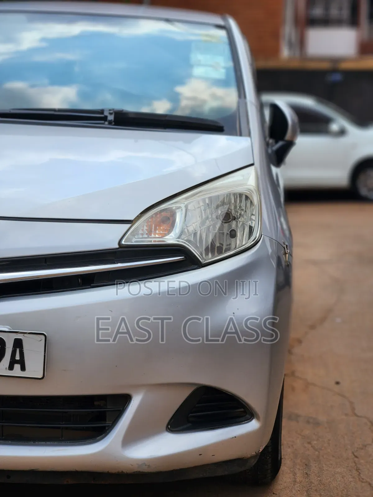 Toyota Ractis 1.5 FWD 2014 Silver