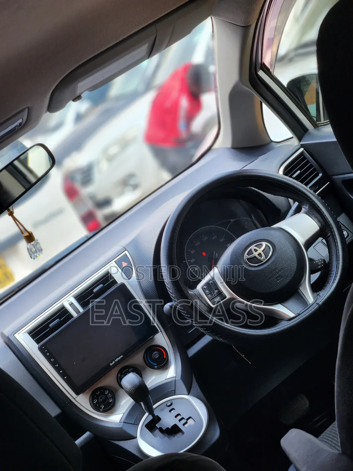Toyota Ractis 1.5 FWD 2014 Silver