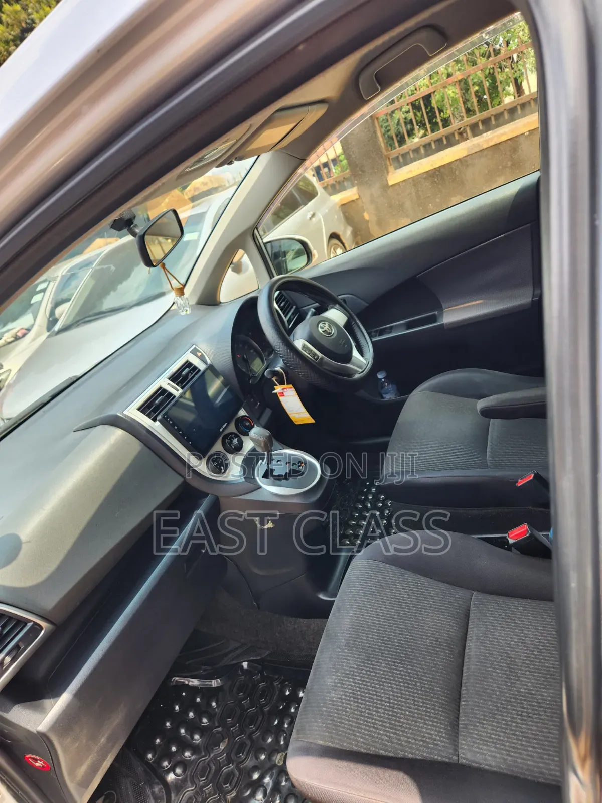 Toyota Ractis 1.5 FWD 2014 Silver