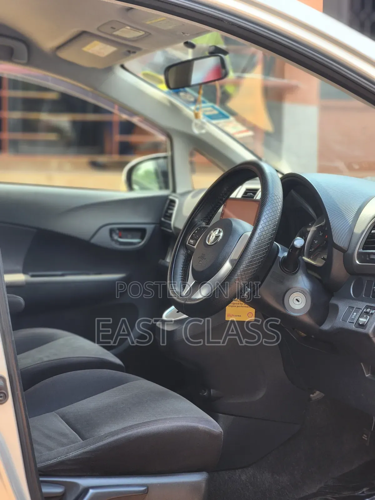 Toyota Ractis 1.5 FWD 2014 Silver