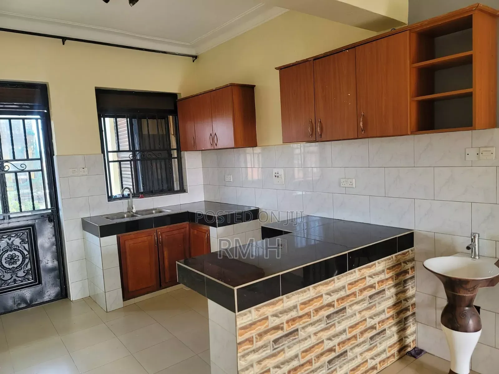 2bdrm Apartment in Bugolobi, Central Division for rent