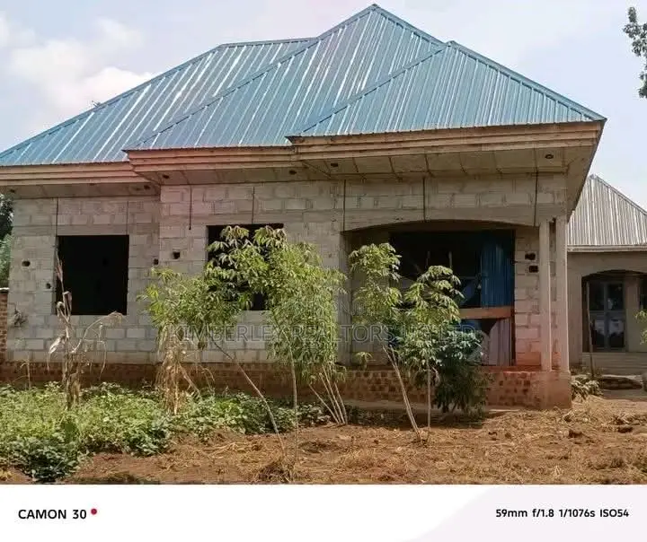 Shell House for Sale – Kasangati / Buwambo