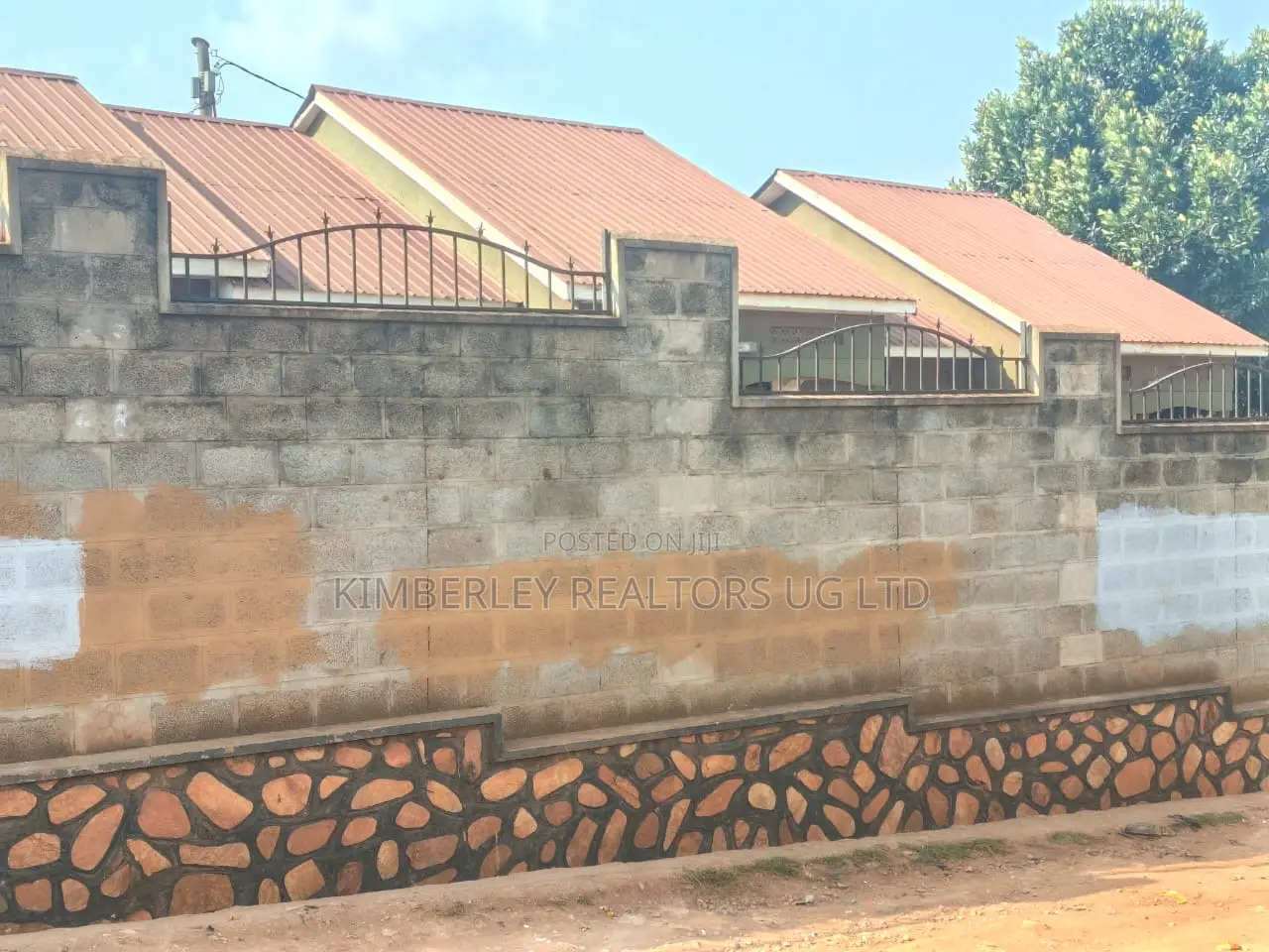 6bdrm Duplex in Mukono TC for sale