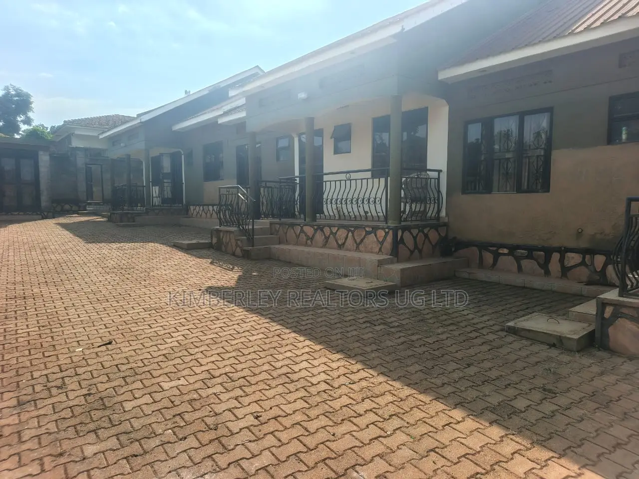 6bdrm Duplex in Mukono TC for sale