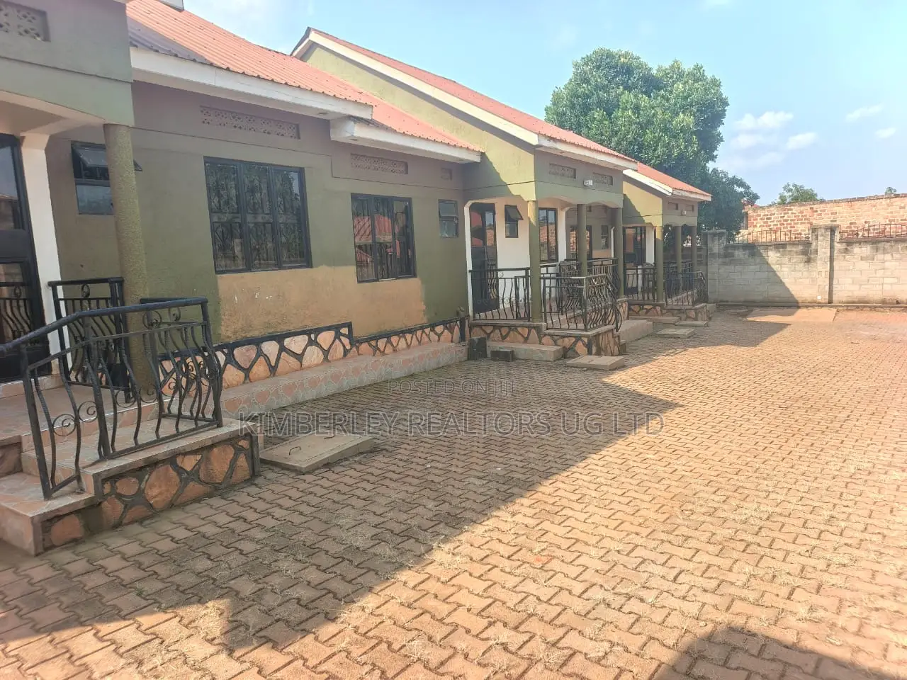 6bdrm Duplex in Mukono TC for sale