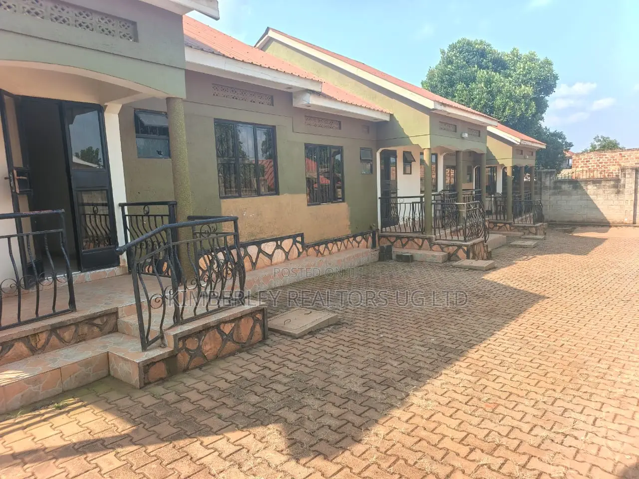 6bdrm Duplex in Mukono TC for sale