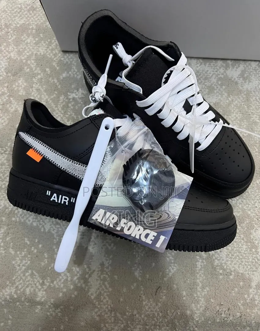 Nike Air Force 1 Low '07 Off-White Moma Sneakers